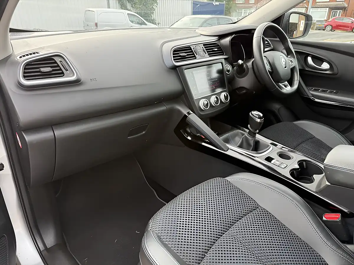 Used 2020 Renault Kadjar S Edition Grey - Interior and Exterior details 12