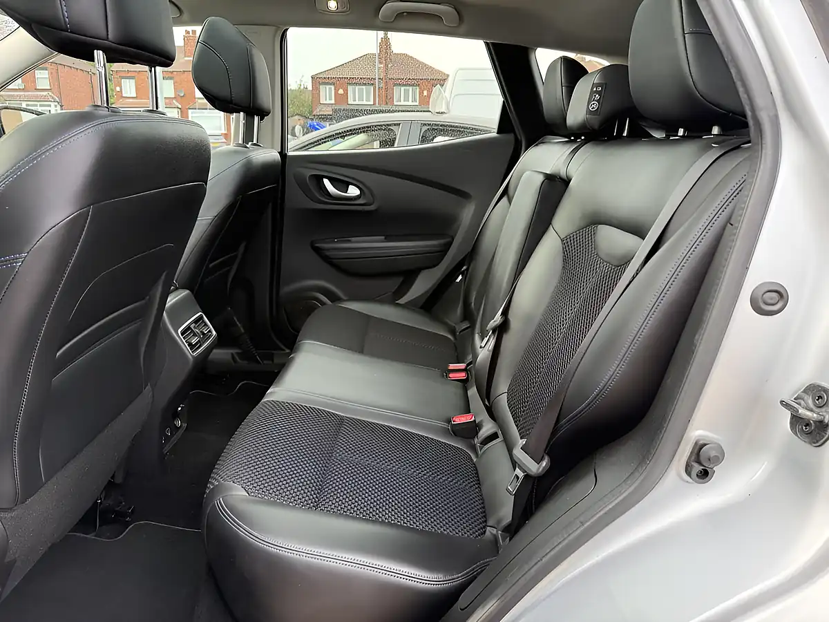 Used 2020 Renault Kadjar S Edition Grey - Interior and Exterior details 13