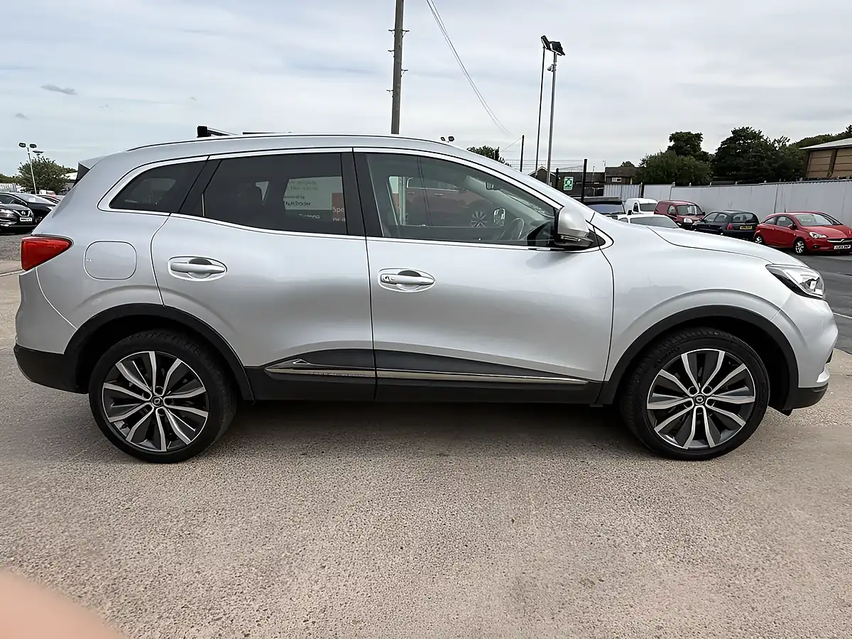 Used 2020 Renault Kadjar S Edition Grey - Interior and Exterior details 8