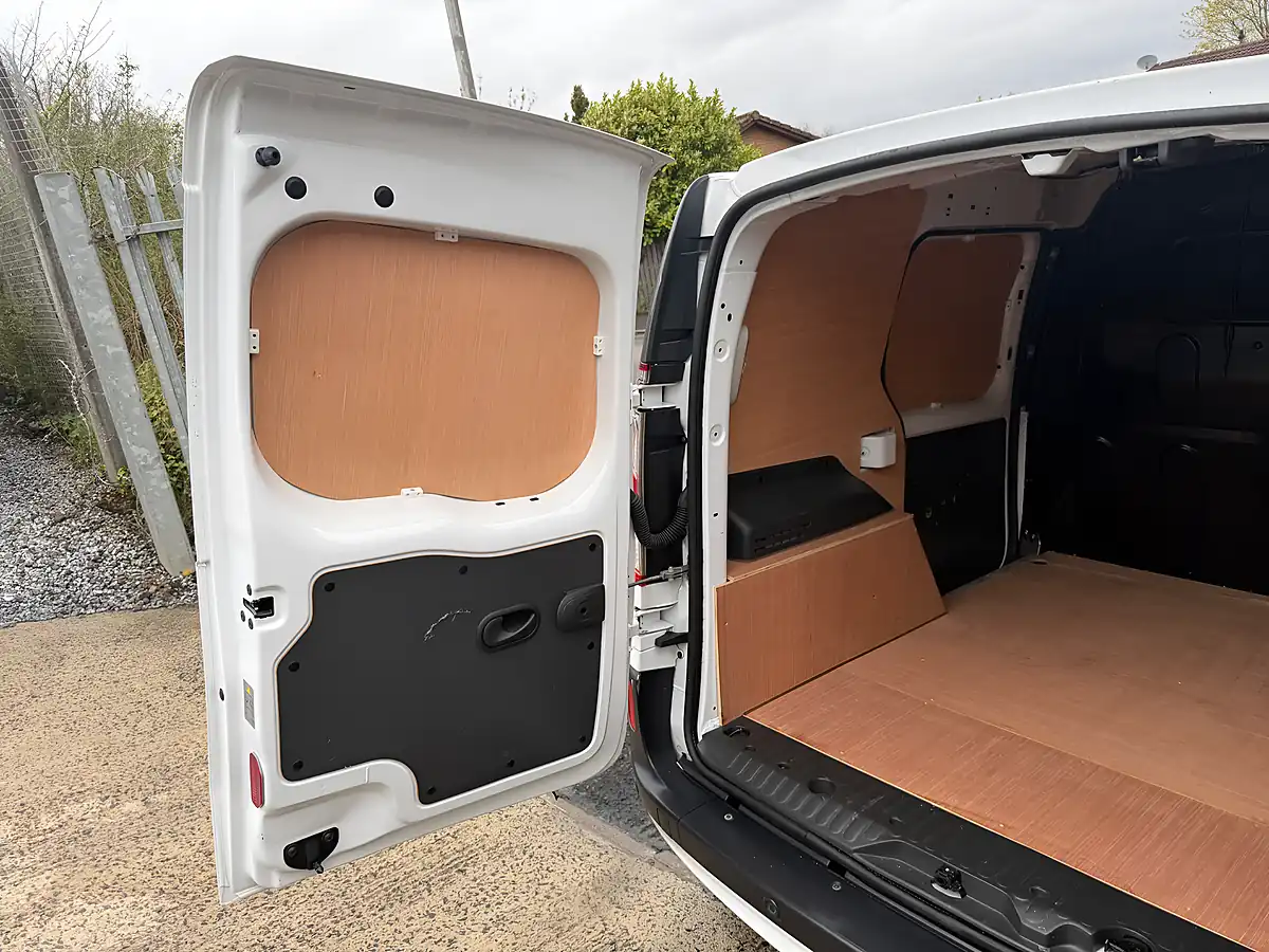 Used 2020 Renault Kangoo Business+ White - Interior and Exterior details 11