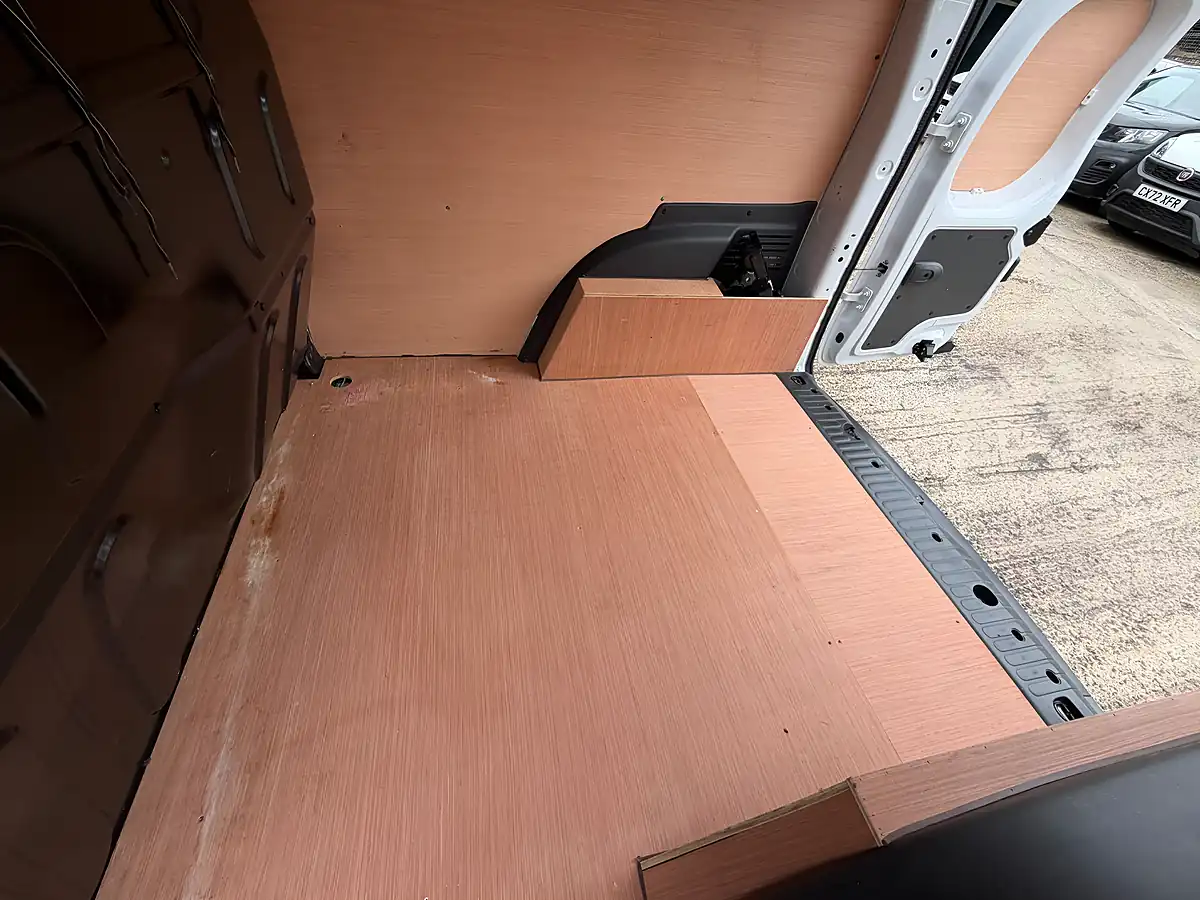 Used 2020 Renault Kangoo Business+ White - Interior and Exterior details 13