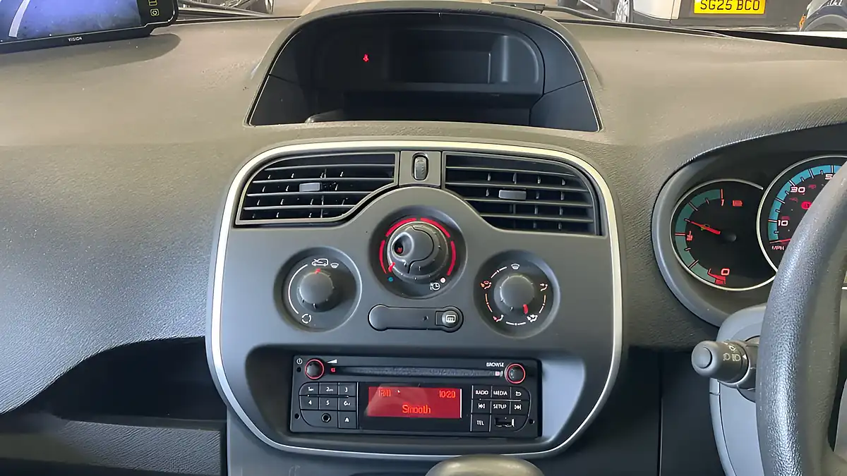 Used 2020 Renault Kangoo Business White - Interior and Exterior details 13