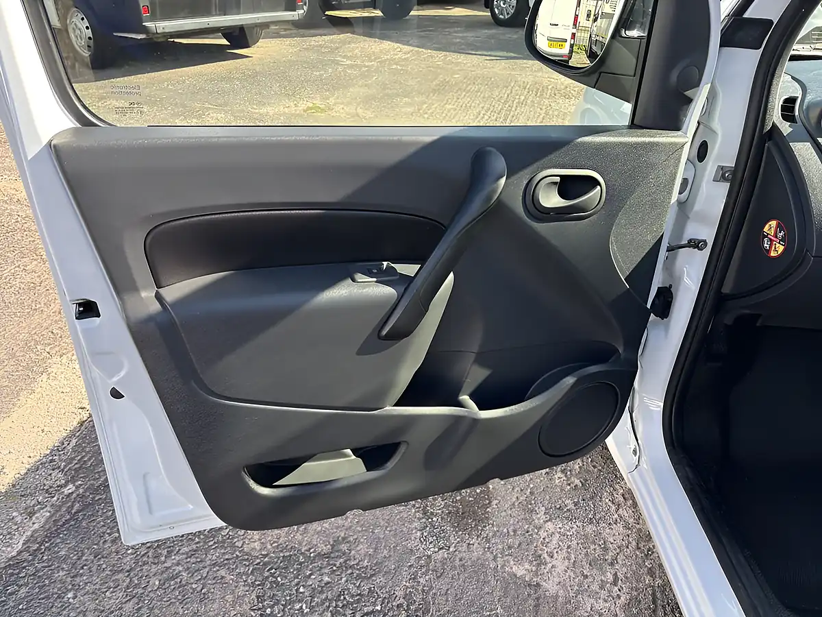 Used 2020 Renault Kangoo Business+ White - Interior and Exterior details 16