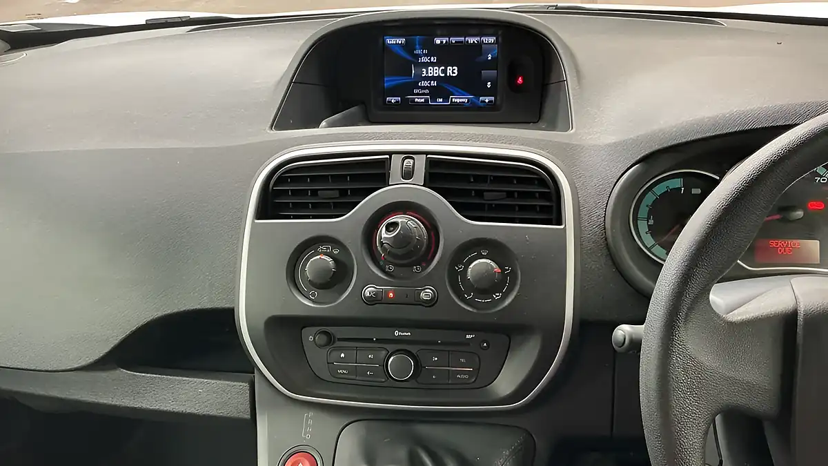 Used 2020 Renault Kangoo Maxi Business White - Interior and Exterior details 11