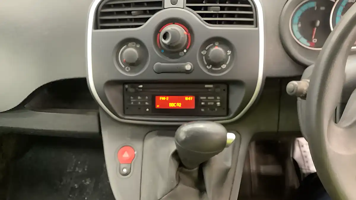 Used 2020 Renault Kangoo Maxi Business White - Interior and Exterior details 10