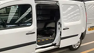 Used 2020 Renault Kangoo Maxi Business White - Interior and Exterior details 9