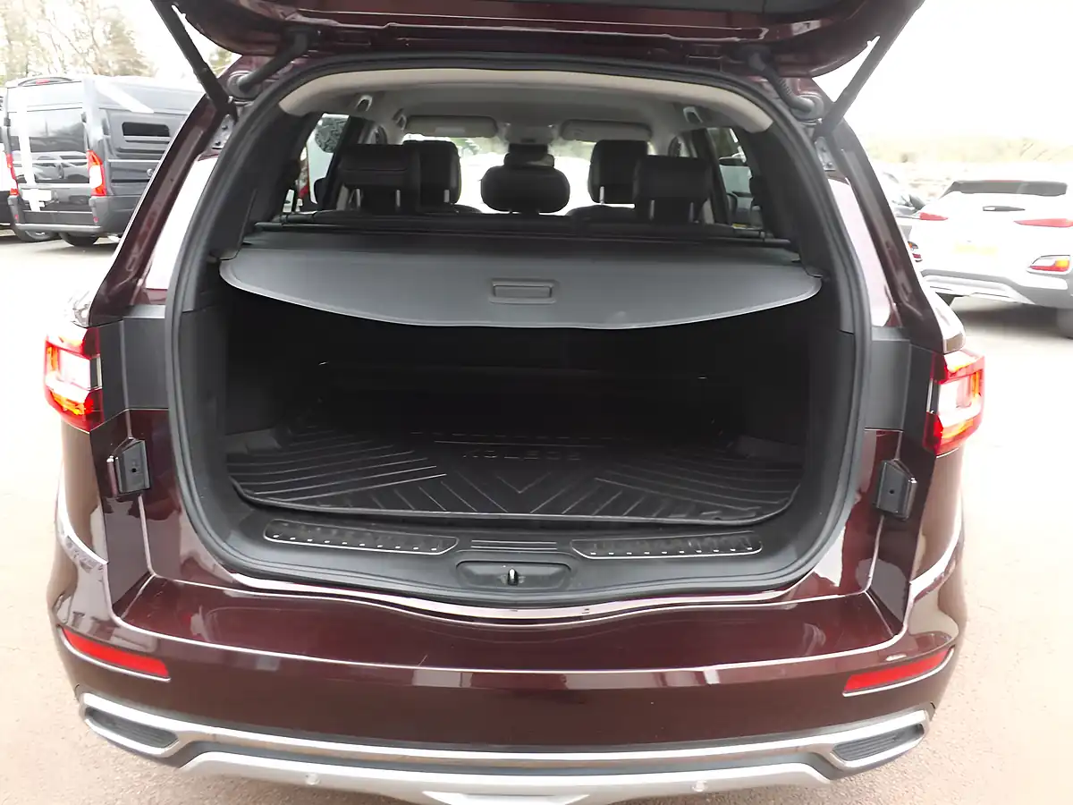 Used 2020 Renault Koleos GT Line Vintage Red - Interior and Exterior details 9