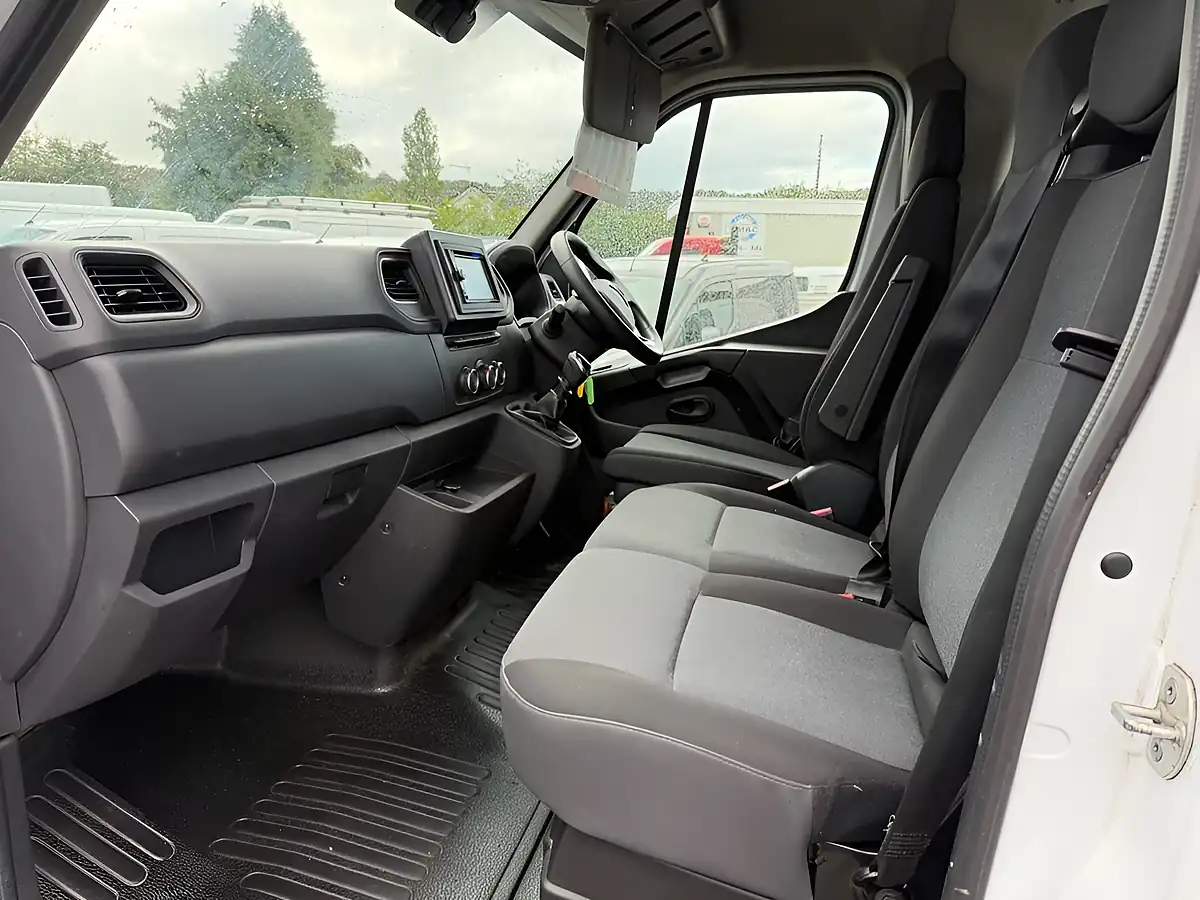Used 2020 Renault Master 35 Business+ White - Interior and Exterior details 13
