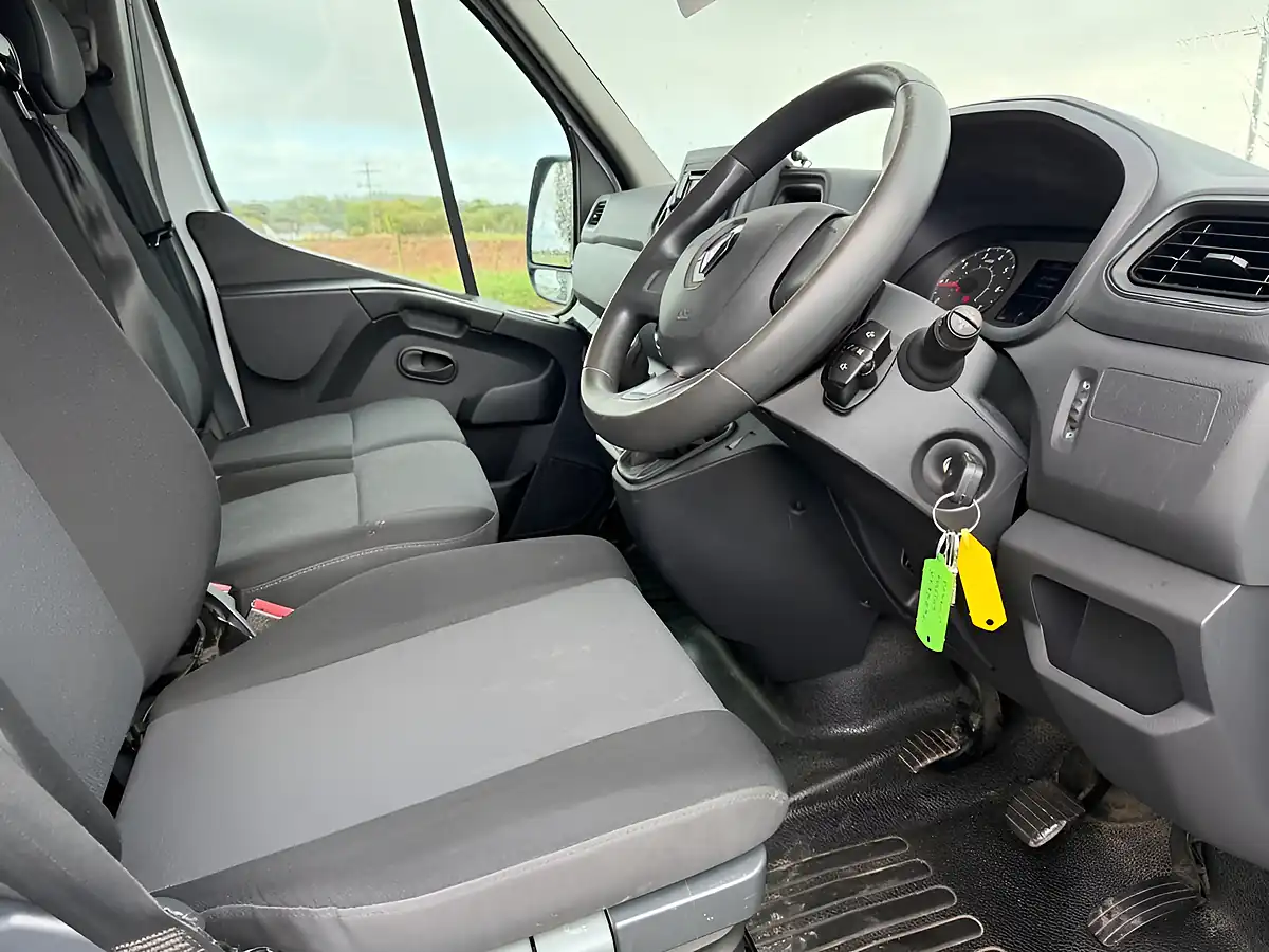 Used 2020 Renault Master 35 Business+ White - Interior and Exterior details 14