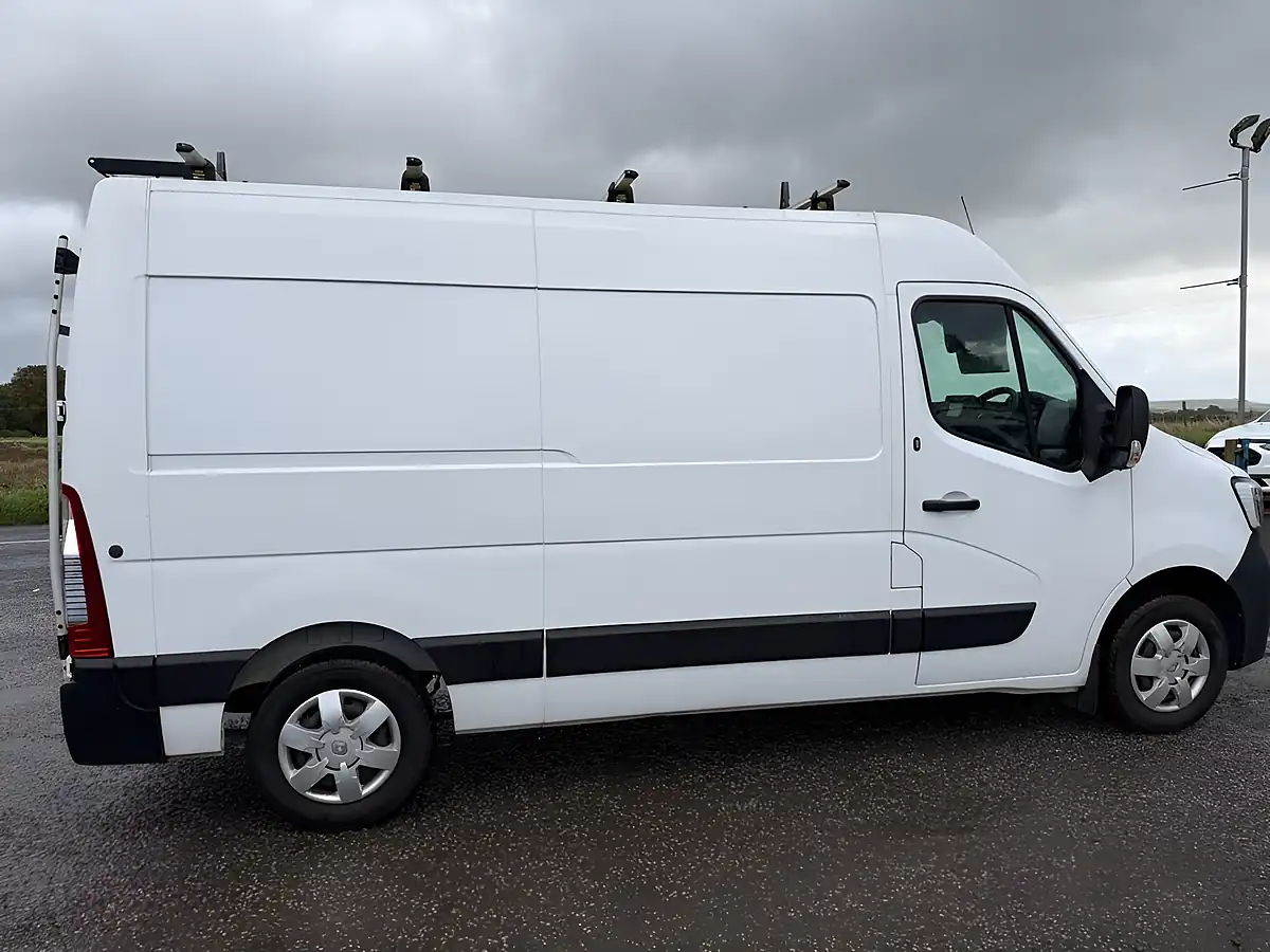 Used 2020 Renault Master 35 Business+ White - Interior and Exterior details 3