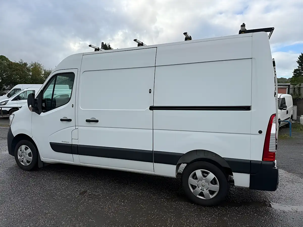 Used 2020 Renault Master 35 Business+ White - Interior and Exterior details 7