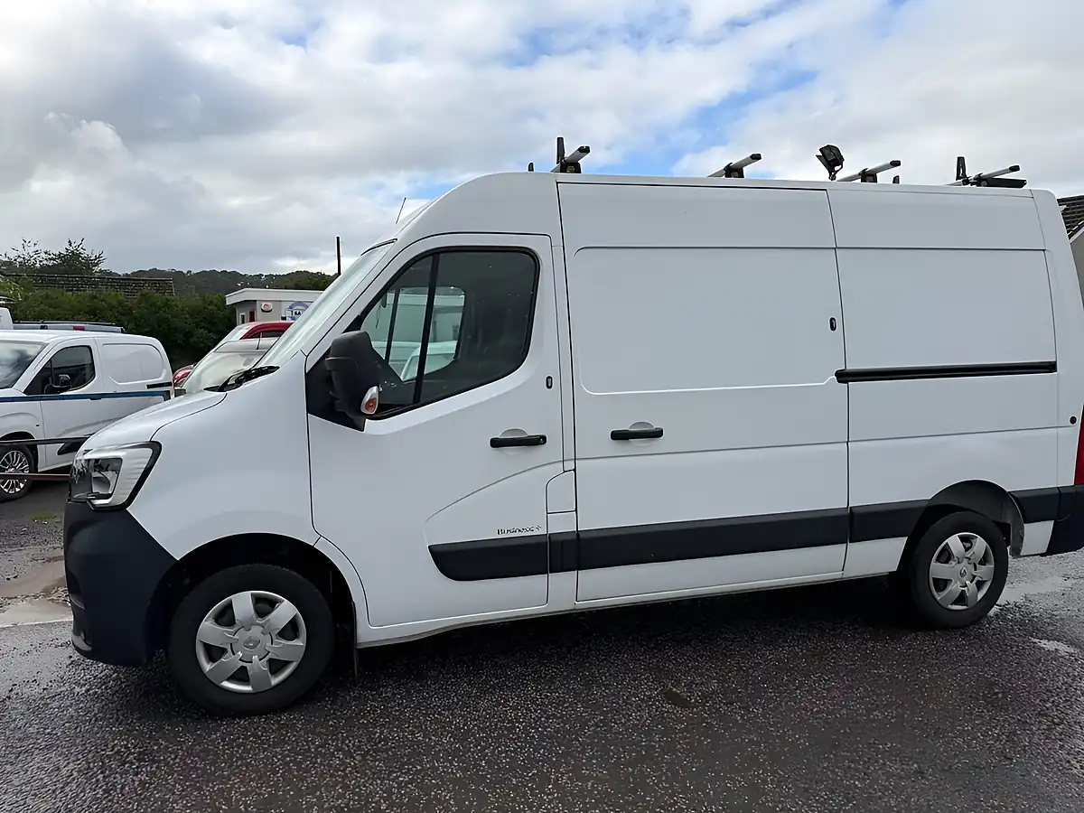 Used 2020 Renault Master 35 Business+ White - Interior and Exterior details 8