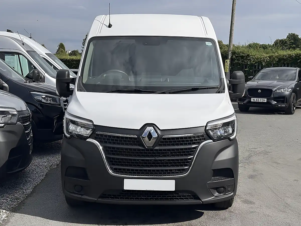 Used 2020 Renault Master Business+ Mineral White - Interior and Exterior details 11