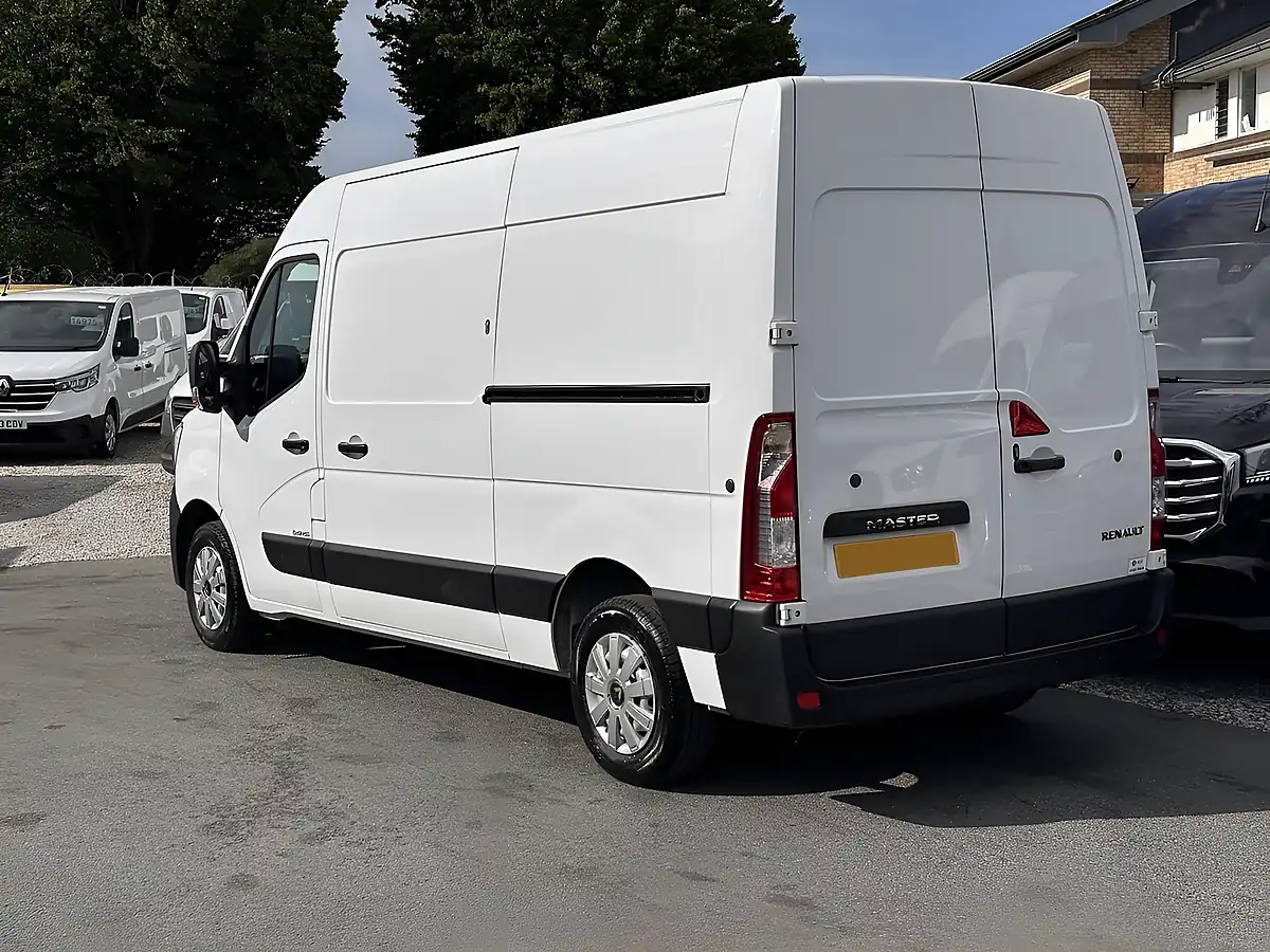 Used 2020 Renault Master Business+ Mineral White - Interior and Exterior details 8