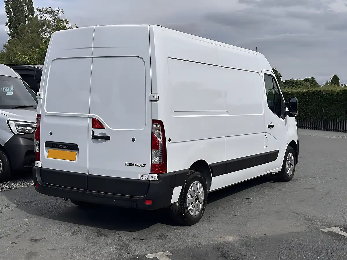 Used 2020 Renault Master Business+ Mineral White - Interior and Exterior details 9