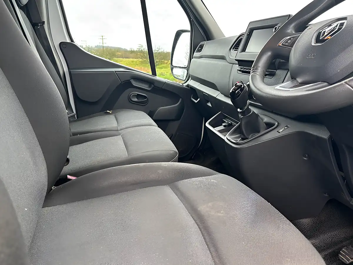 Used 2020 Renault Master Business White - Interior and Exterior details 11