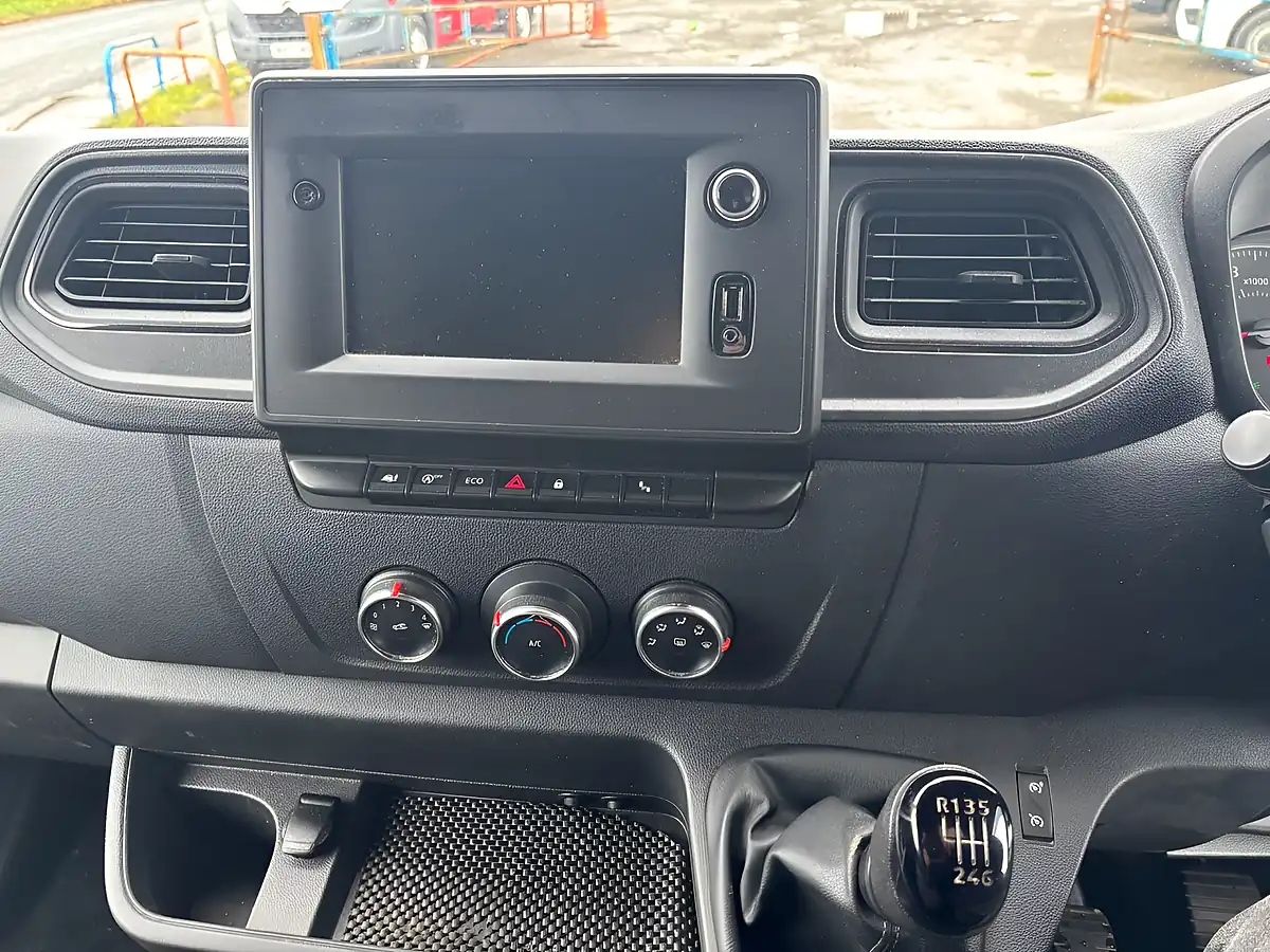 Used 2020 Renault Master Business White - Interior and Exterior details 12