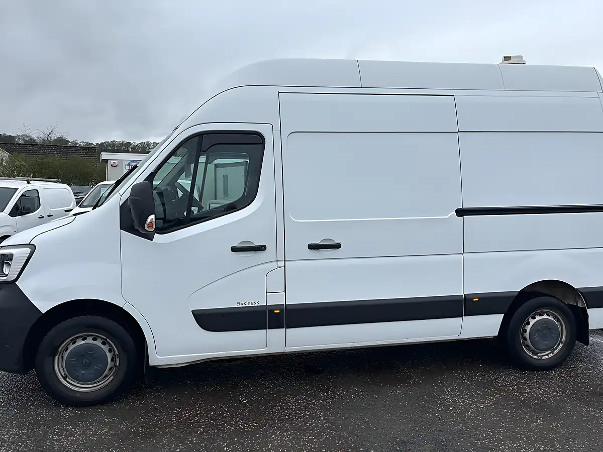 Used 2020 Renault Master Business White - Interior and Exterior details 8