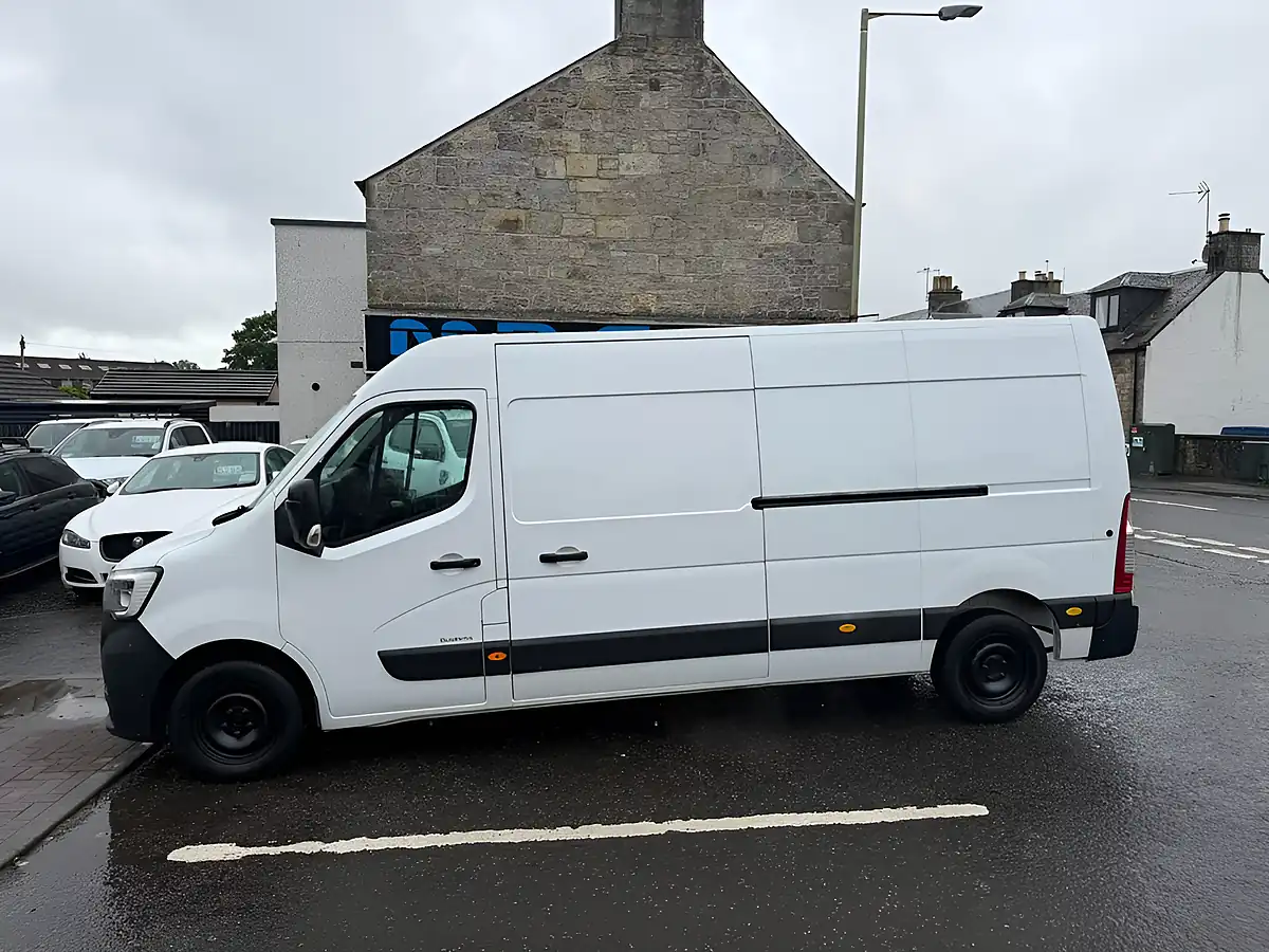 Used 2020 Renault Master Business White - Front View