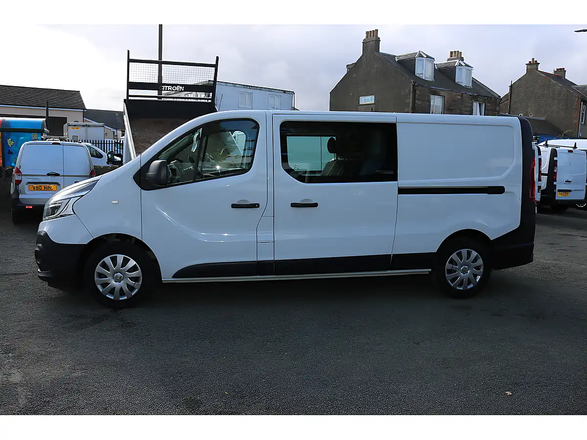 Used 2020 Renault Trafic Business Energy White - Interior and Exterior details 4