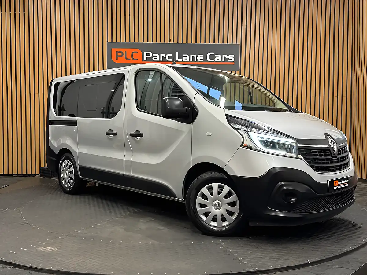Used 2020 Renault Trafic Energy 28 Business Silver - Front View