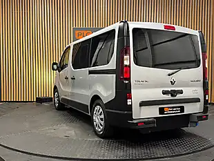 Used 2020 Renault Trafic Energy 28 Business Silver - Interior and Exterior details 11