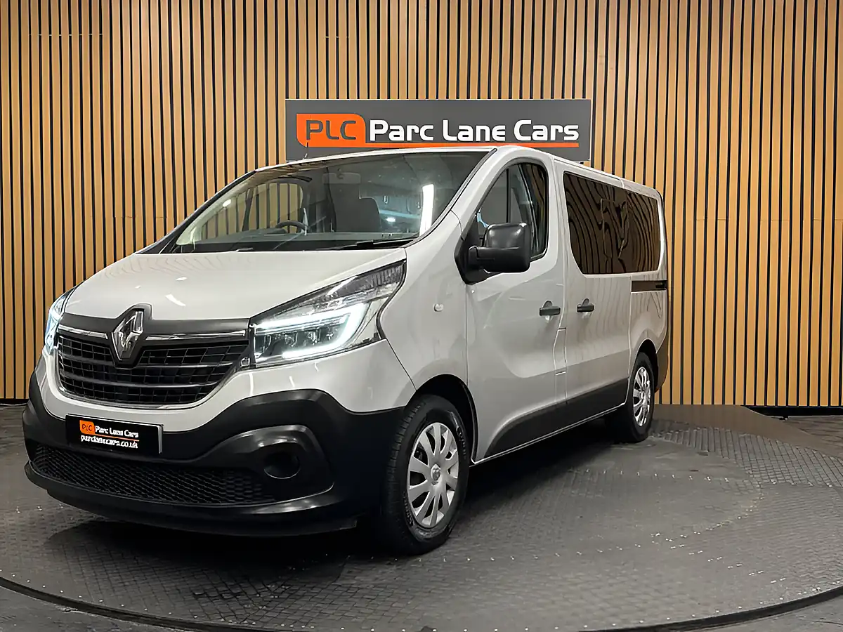 Used 2020 Renault Trafic Energy 28 Business Silver - Interior and Exterior details 14