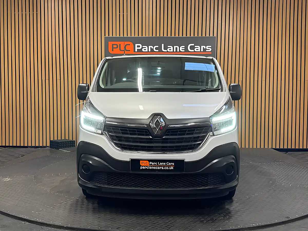 Used 2020 Renault Trafic Energy 28 Business Silver - Interior and Exterior details 15