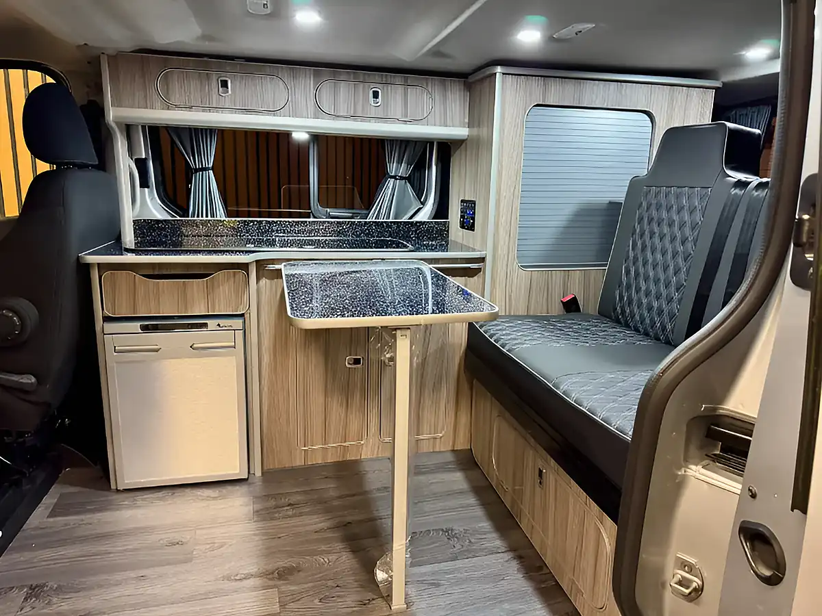 Used 2020 Renault Trafic Energy 28 Business Silver - Interior and Exterior details 16
