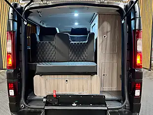 Used 2020 Renault Trafic Energy 28 Business Silver - Interior and Exterior details 5