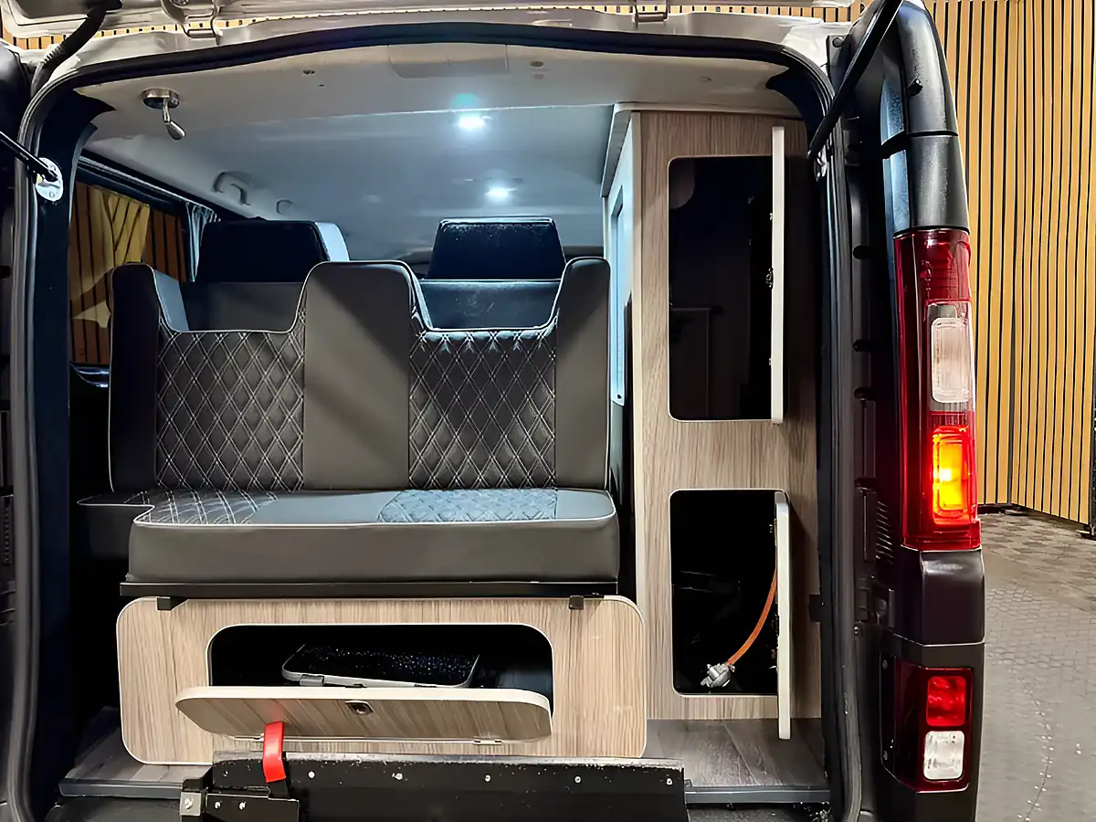 Used 2020 Renault Trafic Energy 28 Business Silver - Interior and Exterior details 6