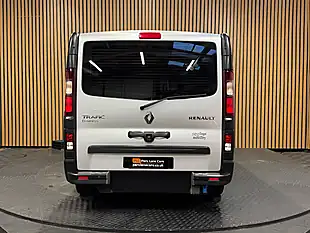 Used 2020 Renault Trafic Energy 28 Business Silver - Interior and Exterior details 9