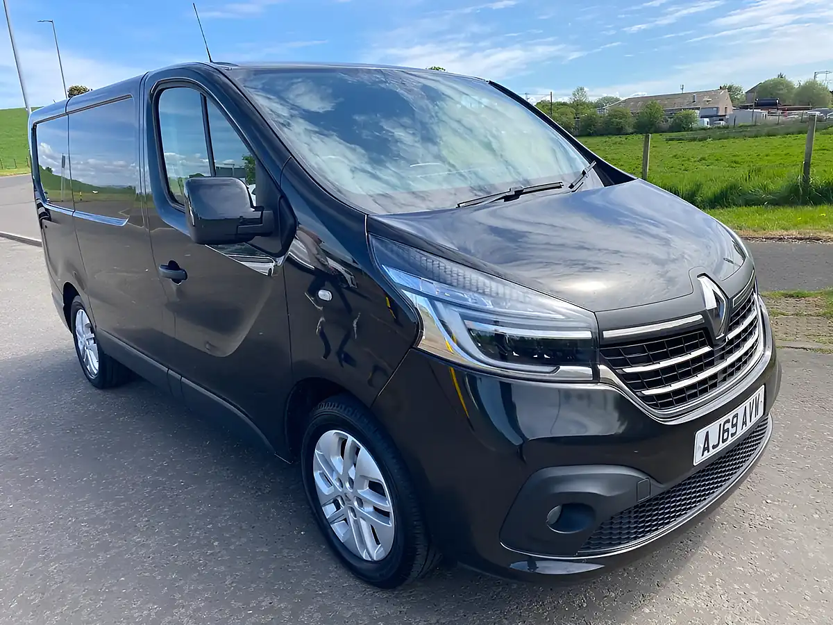 Used 2020 Renault Trafic Energy 28 Sport Nav Black - Front View