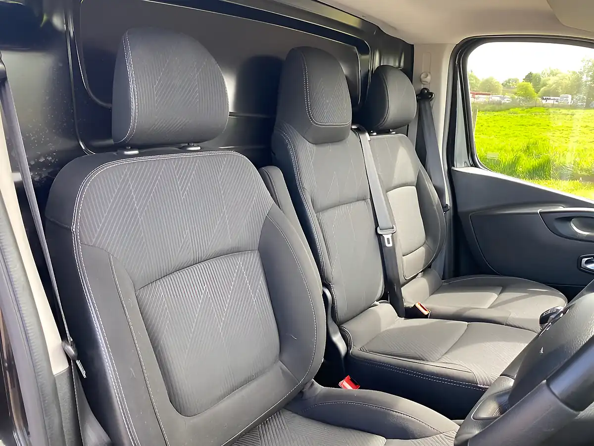 Used 2020 Renault Trafic Energy 28 Sport Nav Black - Interior and Exterior details 12