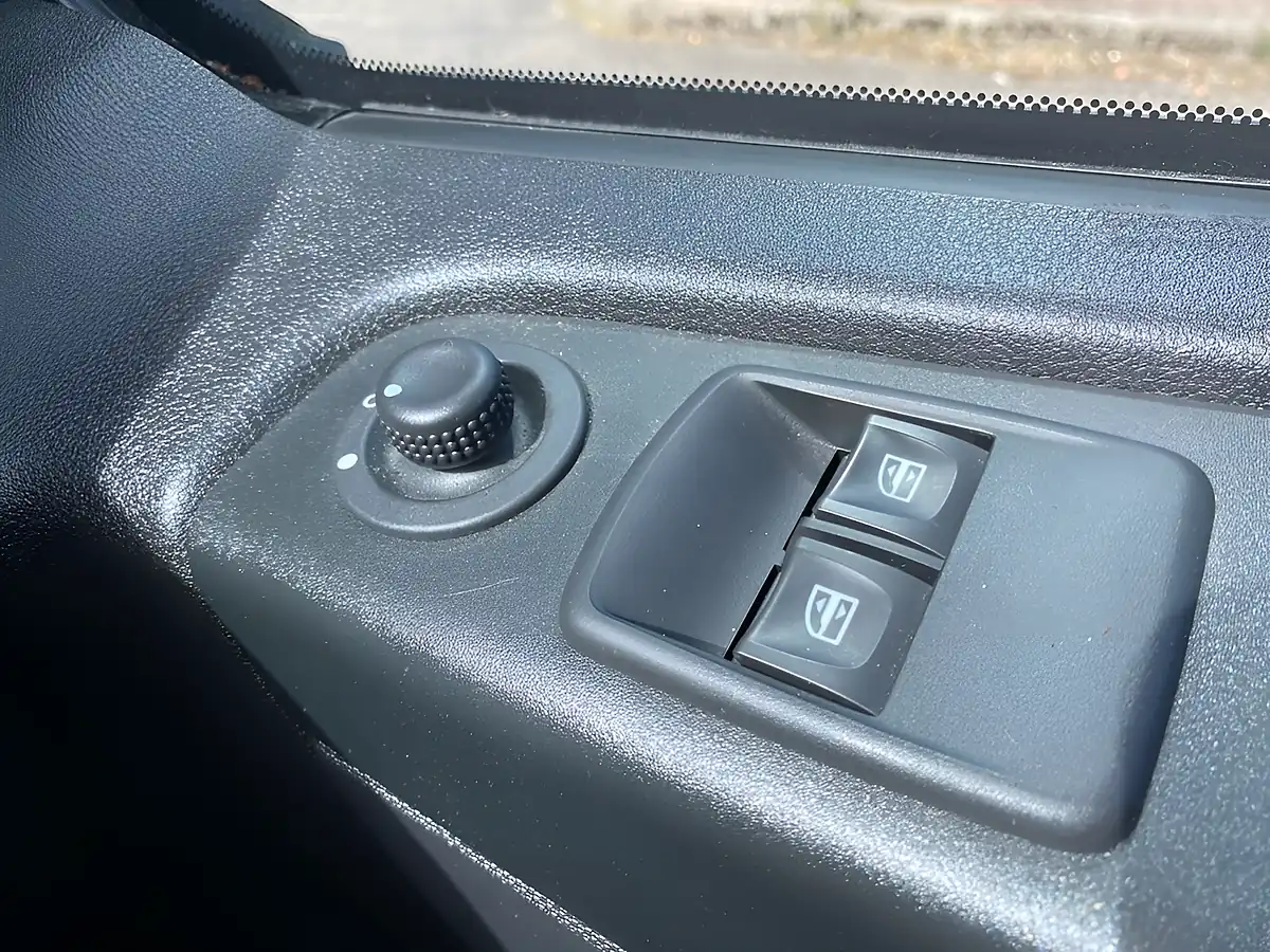 Used 2020 Renault Trafic Energy 28 Sport Nav Black - Interior and Exterior details 13