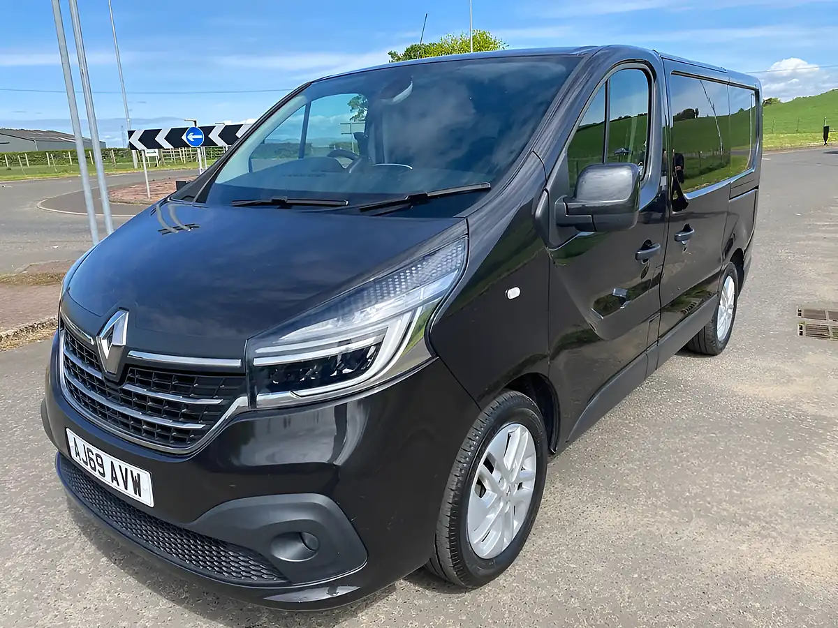 Used 2020 Renault Trafic Energy 28 Sport Nav Black - Interior and Exterior details 17