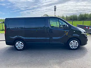Used 2020 Renault Trafic Energy 28 Sport Nav Black - Interior and Exterior details 2