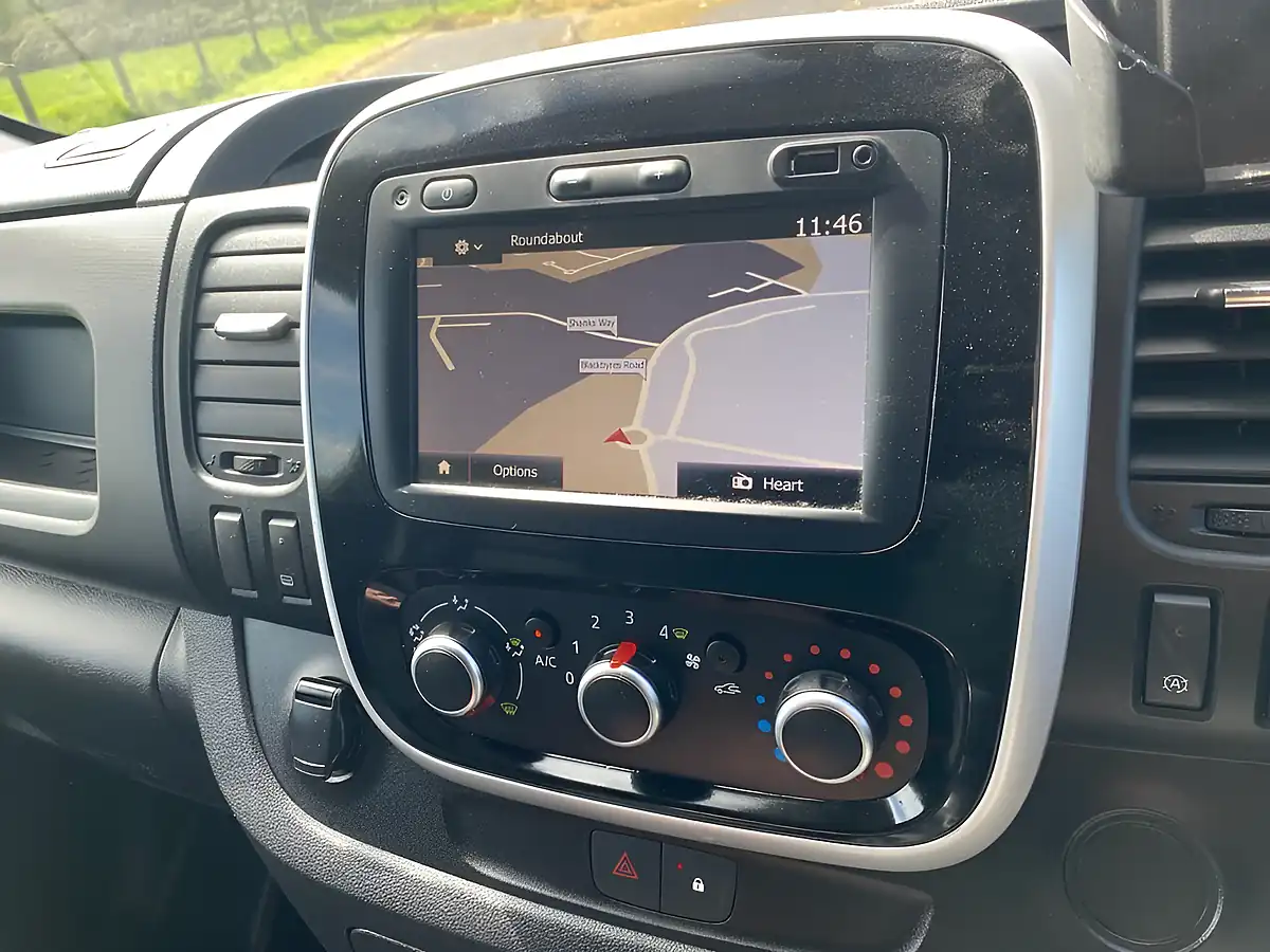 Used 2020 Renault Trafic Energy 28 Sport Nav Black - Interior and Exterior details 6