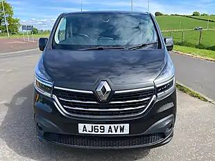 Used 2020 Renault Trafic Energy 28 Sport Nav Black - Interior and Exterior details 8