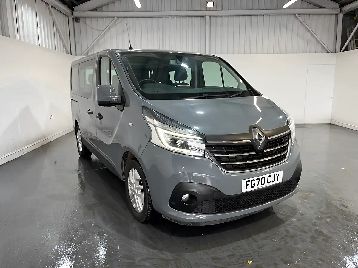 Used 2020 Renault Trafic Energy 28 Sport Nav Minibus Double Cab Grey - Front View