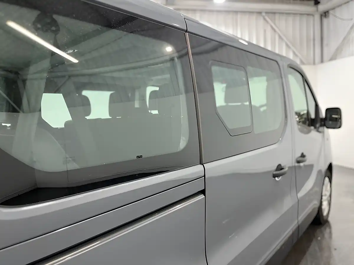 Used 2020 Renault Trafic Energy 28 Sport Nav Minibus Double Cab Grey - Interior and Exterior details 10