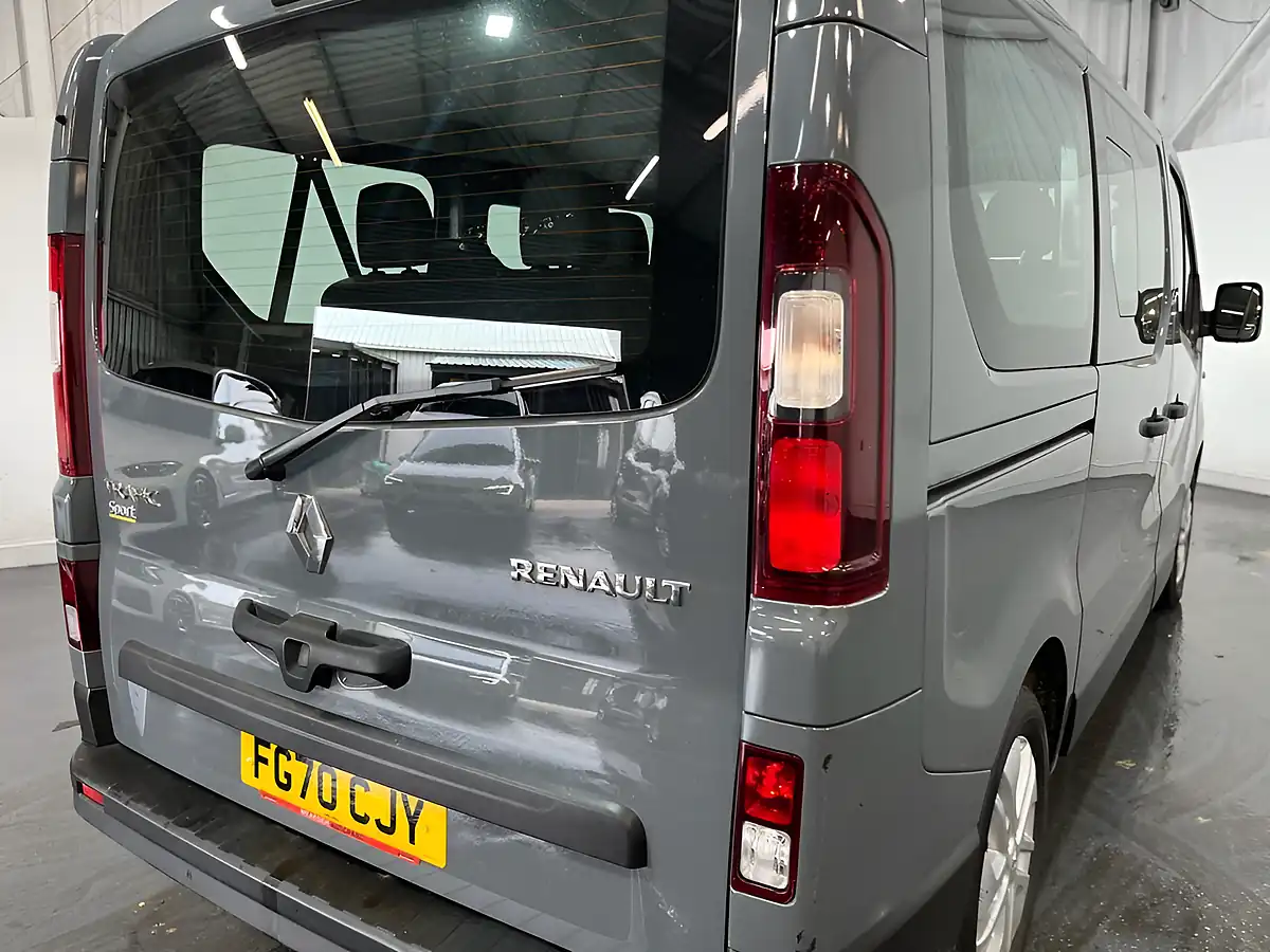 Used 2020 Renault Trafic Energy 28 Sport Nav Minibus Double Cab Grey - Interior and Exterior details 12
