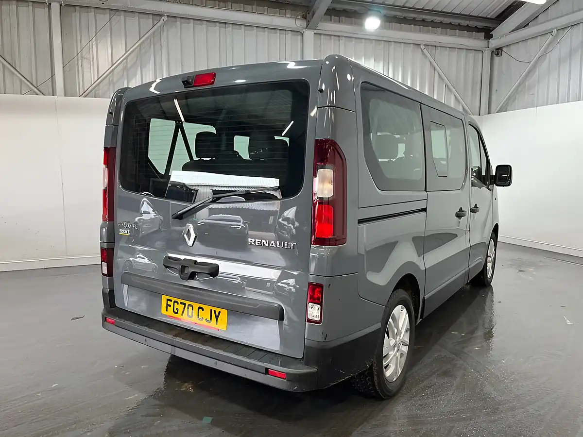 Used 2020 Renault Trafic Energy 28 Sport Nav Minibus Double Cab Grey - Interior and Exterior details 13