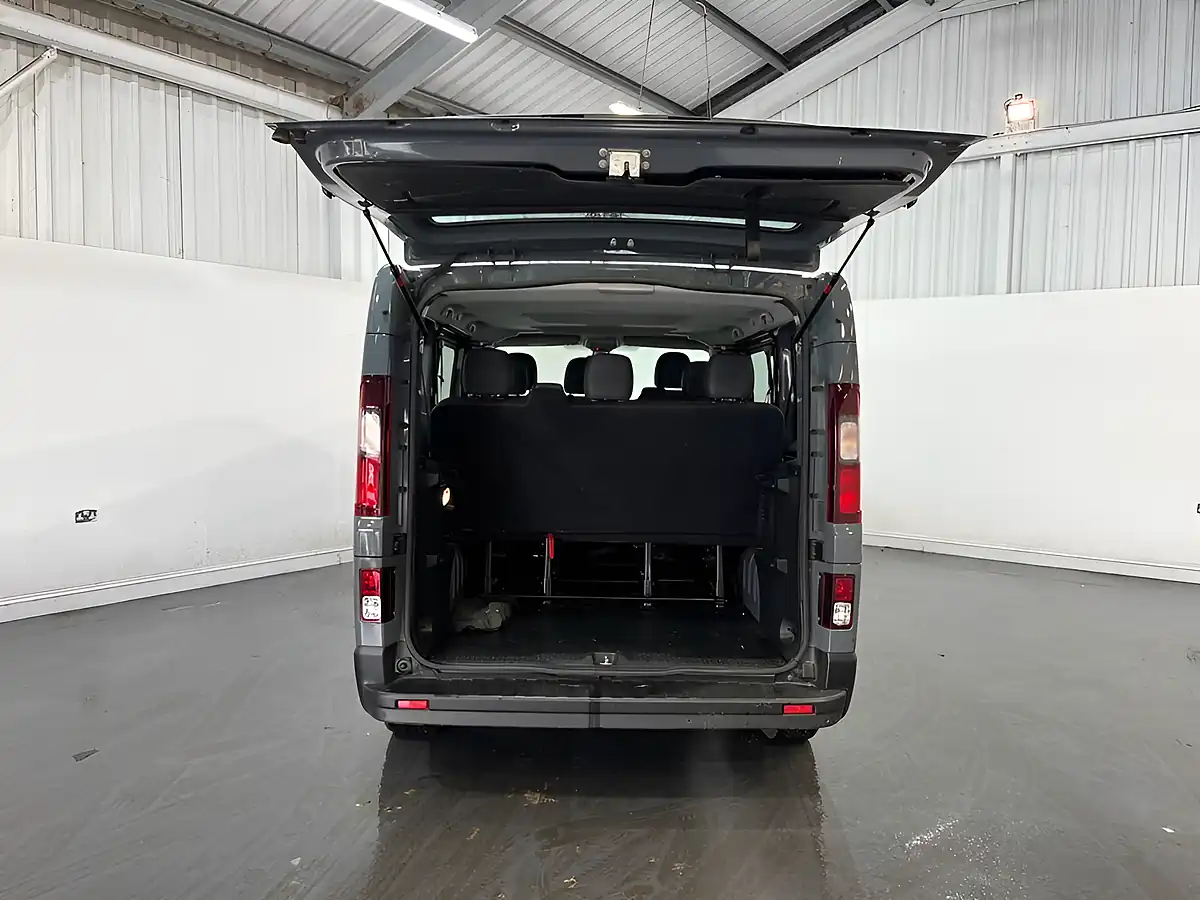 Used 2020 Renault Trafic Energy 28 Sport Nav Minibus Double Cab Grey - Interior and Exterior details 15