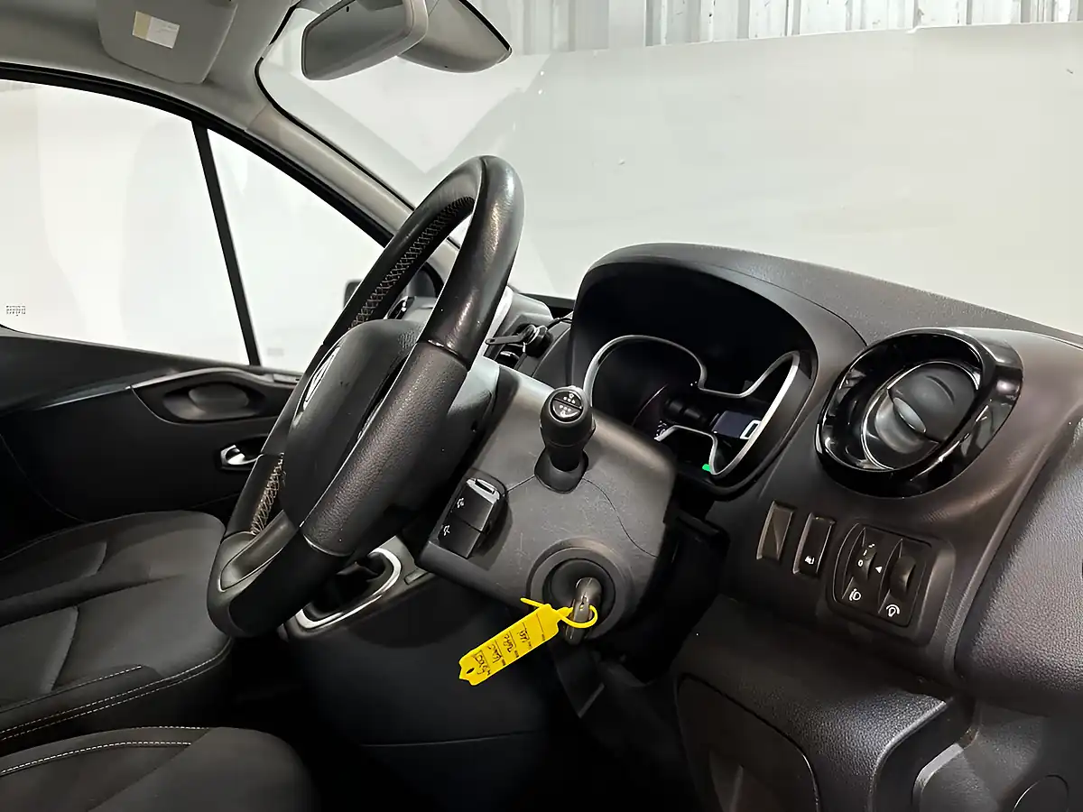 Used 2020 Renault Trafic Energy 28 Sport Nav Minibus Double Cab Grey - Interior and Exterior details 18