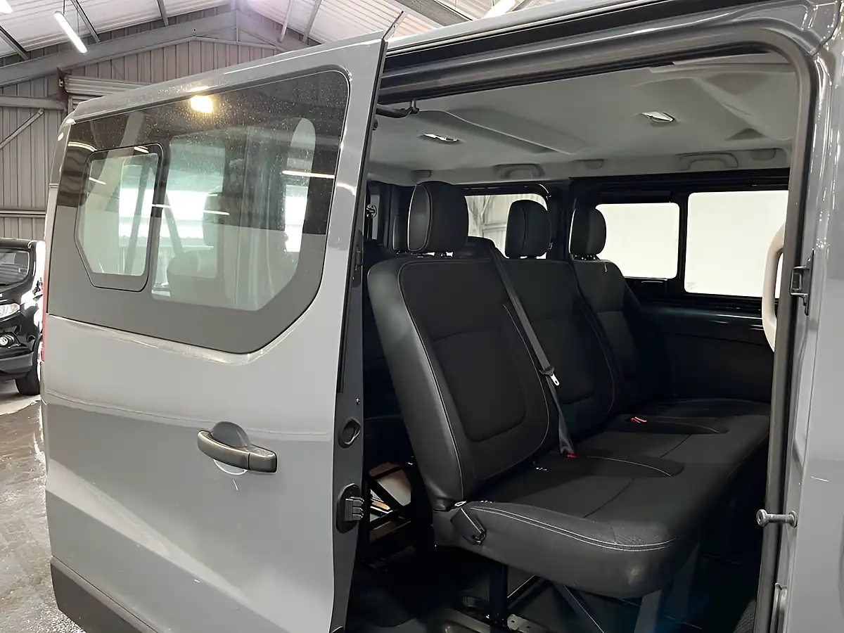 Used 2020 Renault Trafic Energy 28 Sport Nav Minibus Double Cab Grey - Interior and Exterior details 20