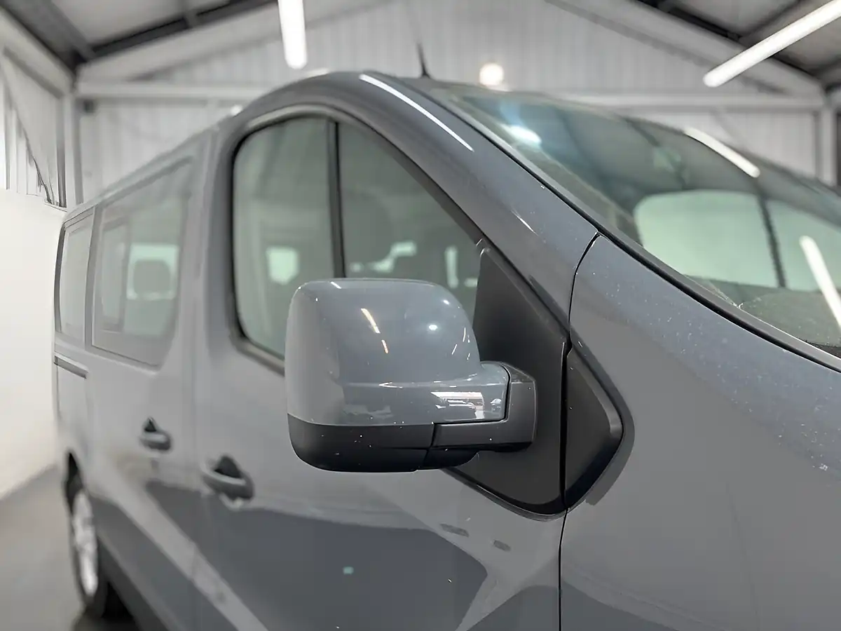 Used 2020 Renault Trafic Energy 28 Sport Nav Minibus Double Cab Grey - Interior and Exterior details 7