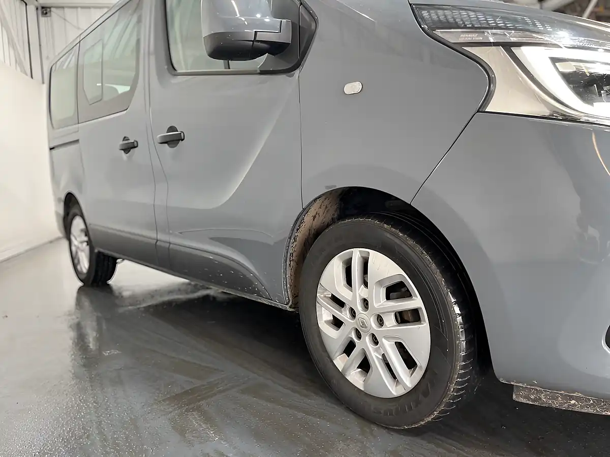 Used 2020 Renault Trafic Energy 28 Sport Nav Minibus Double Cab Grey - Interior and Exterior details 8