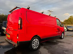Used 2020 Renault Trafic Energy 30 Sport Lwb Standard Roof Red - Interior and Exterior details 11