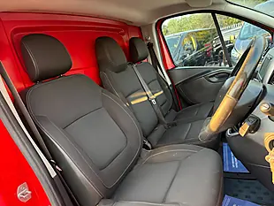 Used 2020 Renault Trafic Energy 30 Sport Lwb Standard Roof Red - Interior and Exterior details 14